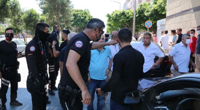 Rastgele ateş edip, polisleri düğün konvoyunun peşine taktı