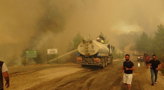 Salur ve Avasun alevler altında