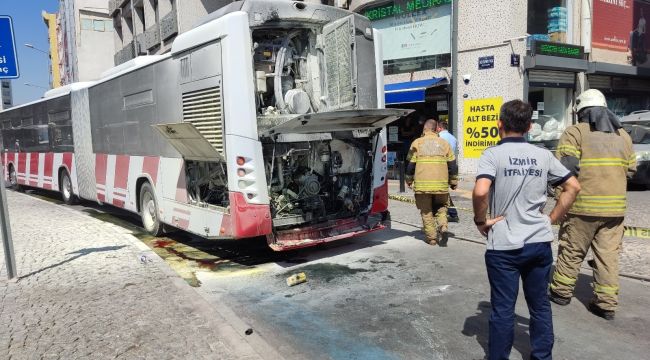 İzmir'de halk otobüsünün motorundaki patlama paniğe yol açtı