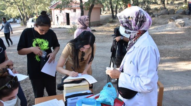 Kamptaki öğrenciler dağda aşılarını yaptırdı