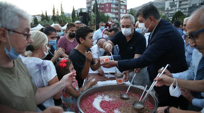 Karşıyaka'da aşure bereketi