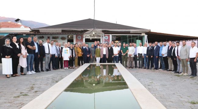 AK Parti İzmir il yönetimi Kiraz'dan mesaj verdi