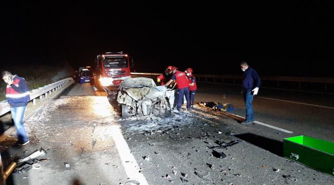 Balıkesir'de 3 araç çarpıştı, 2 kişi hayatını kaybetti