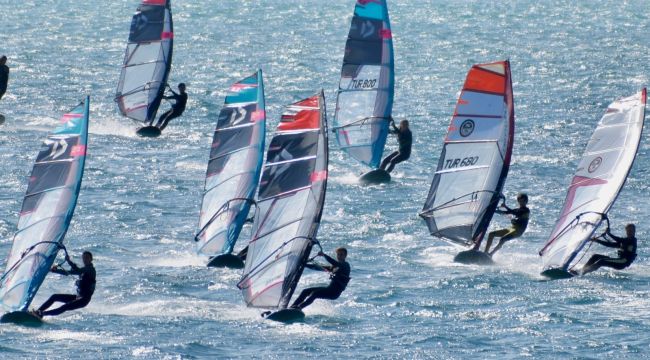 Çeşme'de windsurf mücadelesi 