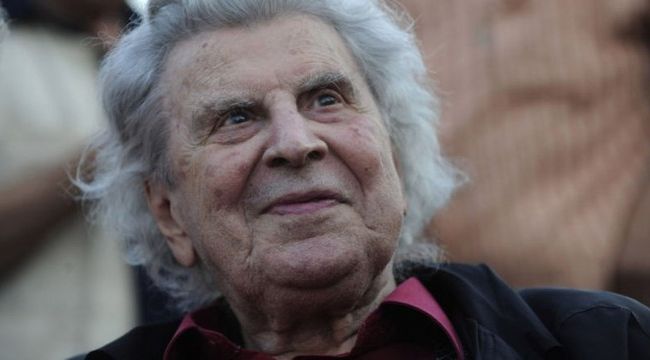 Dünyaca ünlü müzisyen Theodorakis hayatını kaybetti