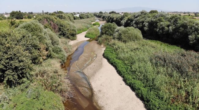 Gediz Nehri kuruyor! Kum adacıkları oluştu