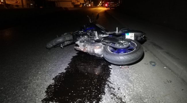 İzmir'de motosiklet kaldırıma çarptı: 1 ölü