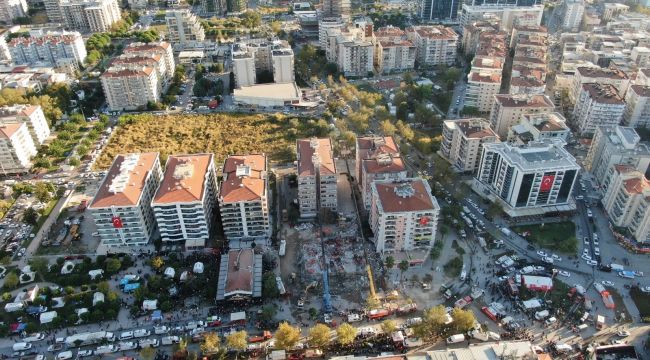 Rıza Bey Apartmanı davasında depremzedeler fenalaşması neticesinde duruşma ertelendi