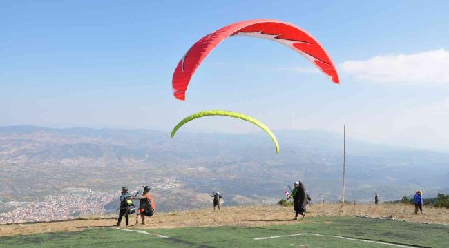 Kestane Dağı'nda yamaç paraşütü festivali