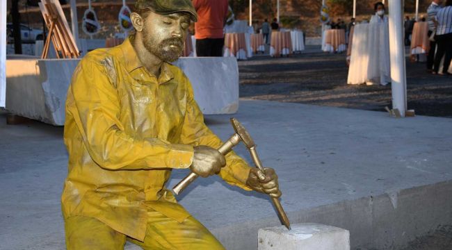 Kuşadası'nda, mermerler sanatla şekillenecek