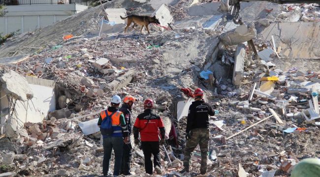 "Tablo asmak için duvara çivi bile çakamıyorduk"