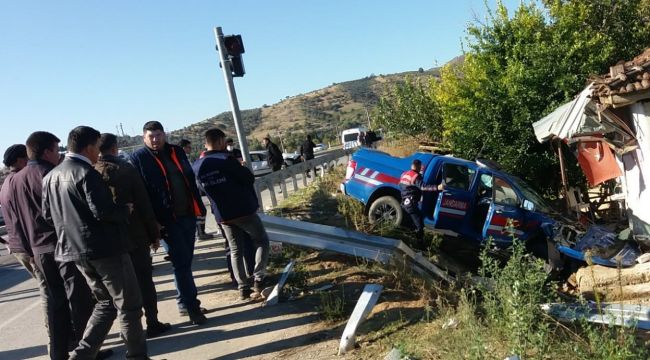 Jandarma aracıyla çarpışan sürücü hayatını kaybetti