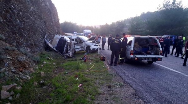 Muğla'da iki araç demir yumağı oldu: 1 ölü, 3 yaralı