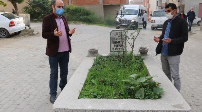 Yolun ortasında kalan 'sır mezar' mahalleliyi ikiye böldü