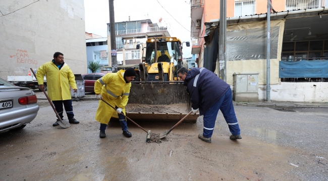 Gaziemir'de yağmura karşı 50 kişilik acil müdahale ekip işbaşında