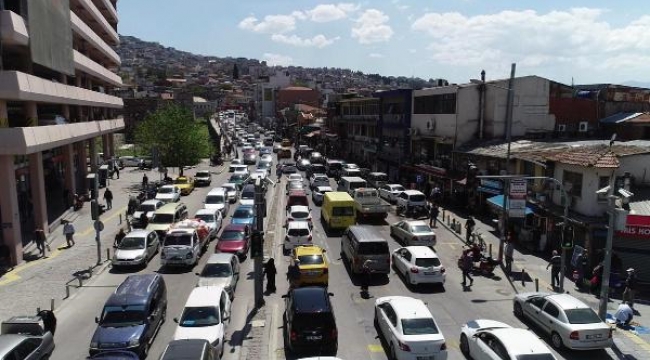 İzmir'de trafiğe kayıtlı 1 milyon 568 bin araç var