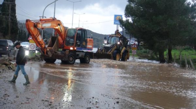 Bodrum'da sağanak yağmur su baskınlarına neden oldu