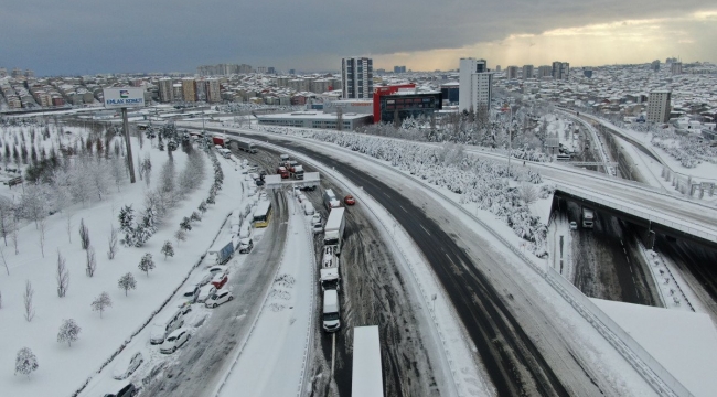 İstanbul'da 20 saat mahsur kaldılar