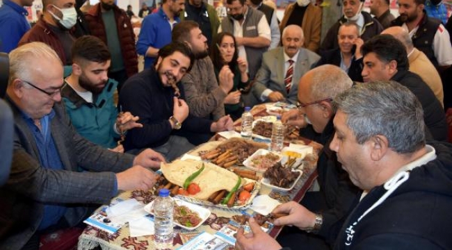 İzmir'deki Erzurum Günleri'nde cağ kebabı yarışı