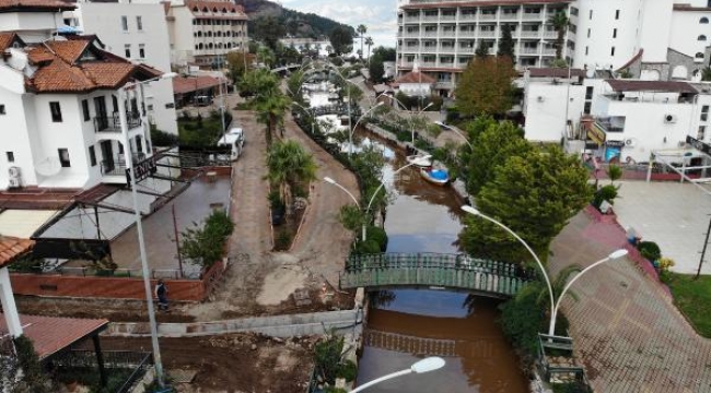 Marmaris'te yol, bakım ve onarım çalışmaları sürüyor