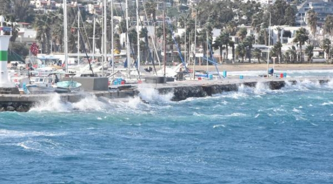 Bodrum'da feribot seferlerine fırtına engeli