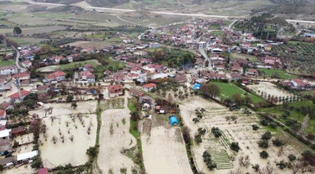 Denizli'de dere taştı; ev ve ahırları su bastı, 15 kişi kurtarıldı