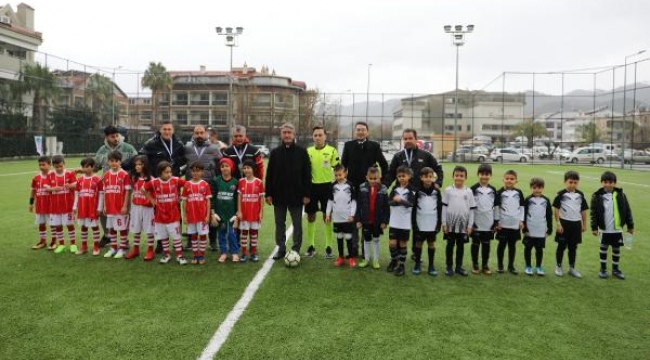 Marmaris'te miniklerin futbol keyfi