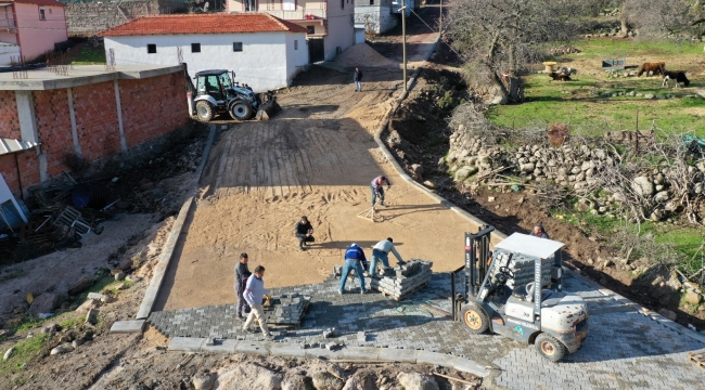 Menemen'de Çukurköy yollarına parke taşı döşendi