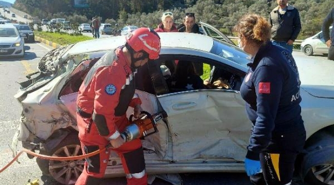 TIR, kırmızı ışıkta 5 otomobile çarptı: 7 yaralı