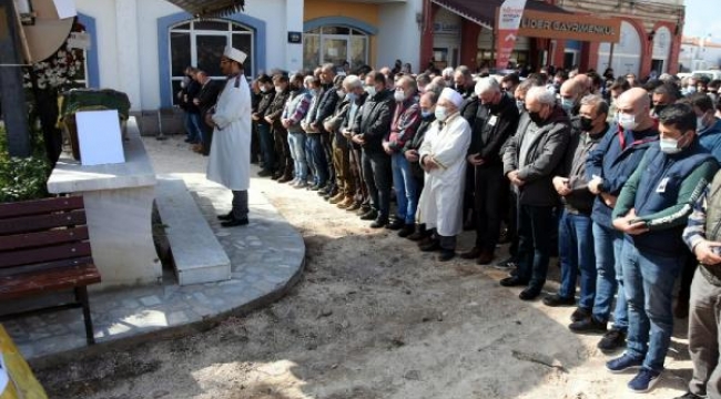 Tur otobüsünde ölen mühendis toprağa verildi