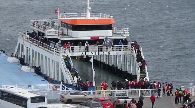 Bozcaada ve Gökçeada feribot seferlerine 'fırtına' engeli