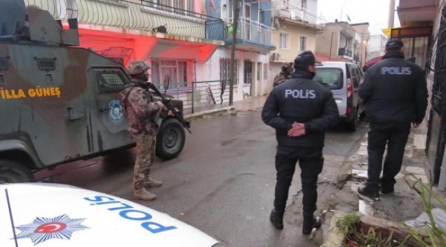 İzmir'de aranan 26 kişi operasyonla yakalandı