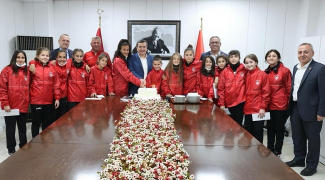 Konak'ın U-13 Kız Futbol Takımı Türkiye Finalinde