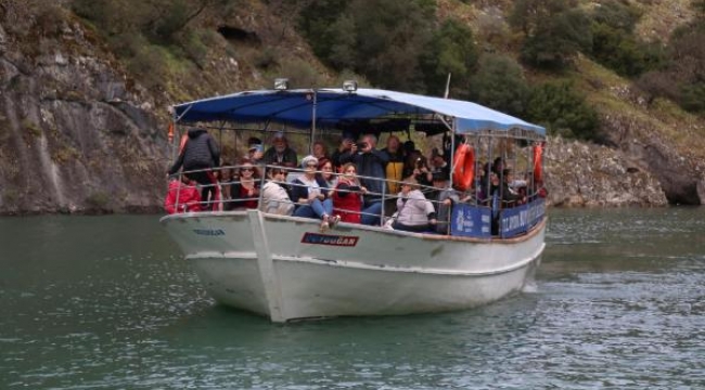 Arapapıştı Kanyonu'nda tekne turları yeniden başladı