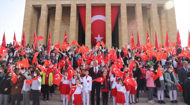 Çocuklar, Anıtkabir'de Ata'sının huzurunda