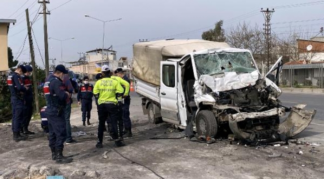 Kamyonet park halindeki kamyona çarptı: 11 yaralı