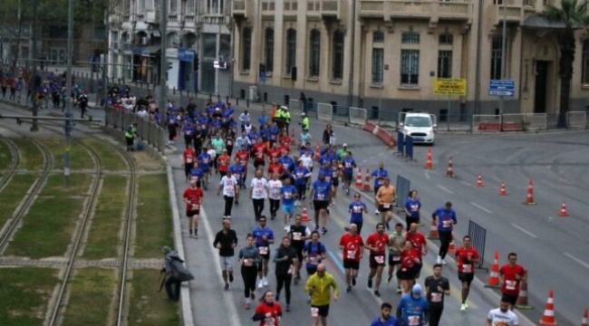 Maraton İzmir, "Türkiye'nin en hızlı parkuru" unvanını korudu