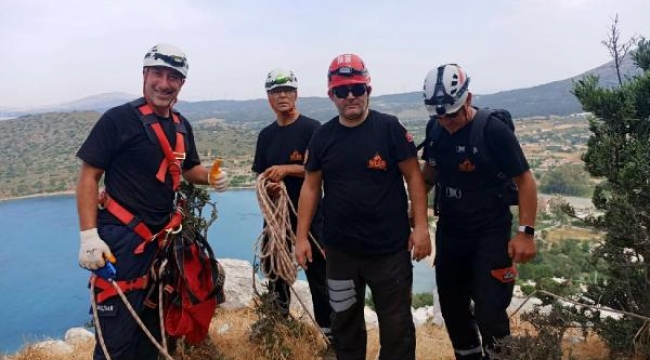 Datça'da kayalıklarda mahsur kalan keçi kurtarıldı