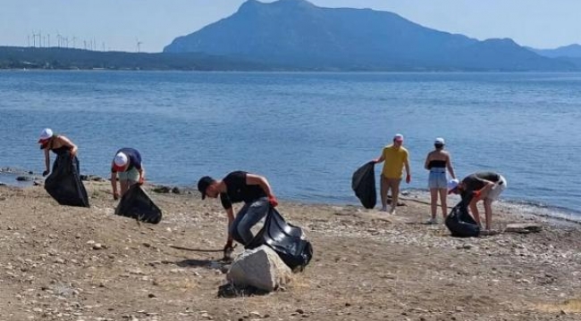 Datça'da üniversite öğrencileri çevre temizliği yaptı