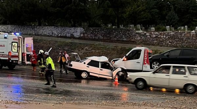 Denizli'de otomobille çekici çarpıştı: 1 ölü, 2 yaralı