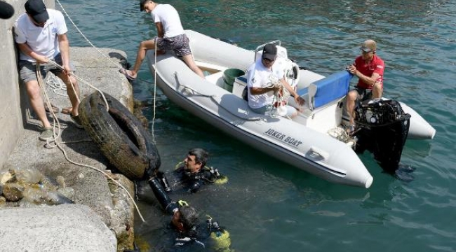 Kuşadası'nda deniz dibi temizliği