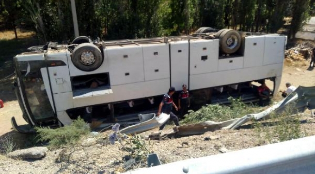 Denizli'de tur otobüsü takla attı! Çok sayıda yaralı var