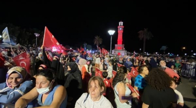 İzmir'de 15 Temmuz anması! Meydan doldu