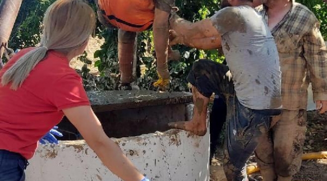 Kuyu temizlerken üzerine çamur kazanı düştü, öldü