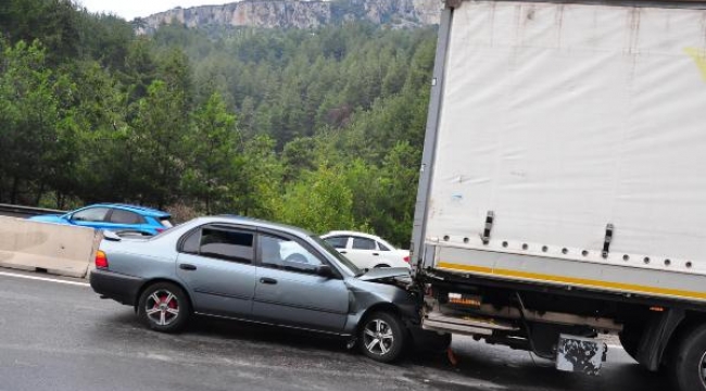 Manisa'da 7 araç birbirine girdi; 2'si çocuk 5 yaralı