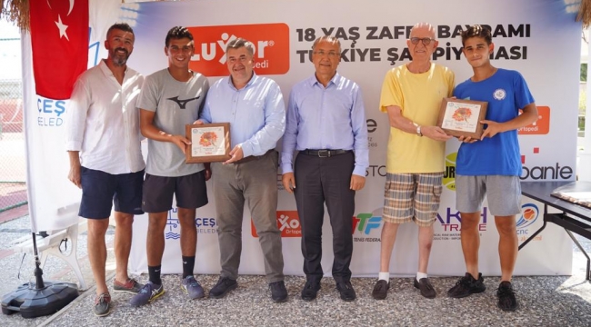 Çeşme Tenis Turnuvası'nda ödüller sahiplerini buldu