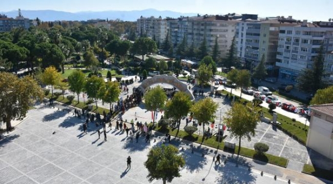 Anıt Çeşme ve yeniden düzenlenen Kültür Meydanı açıldı