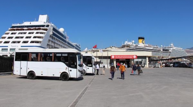 İzmir'e 2 kruvaziyer gemisi ile 3 bin 324 turist geldi