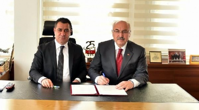 İzmir'e 50 yeni sentetik çim yüzeyli futbol sahası