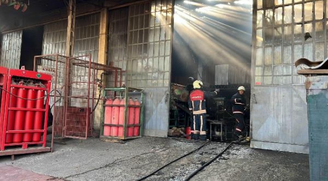 Sanayi sitesinde iş yerinde yangın; 1 yaralı